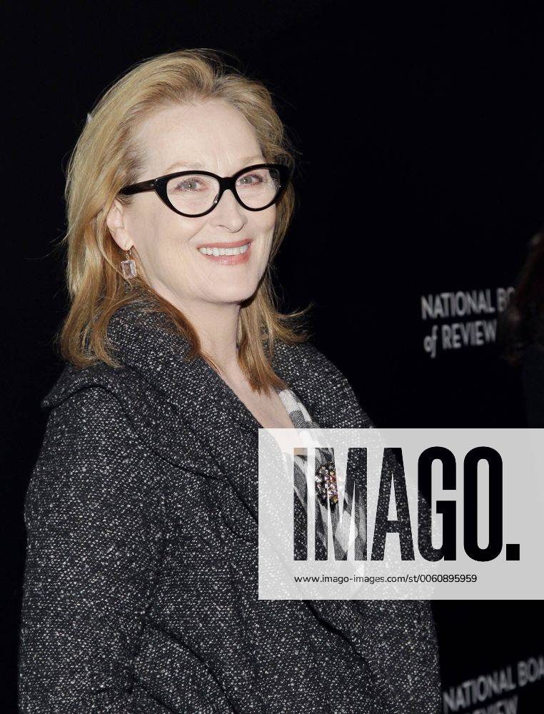 Meryl Streep arrives on the red carpet at the 2014 National Board of ...