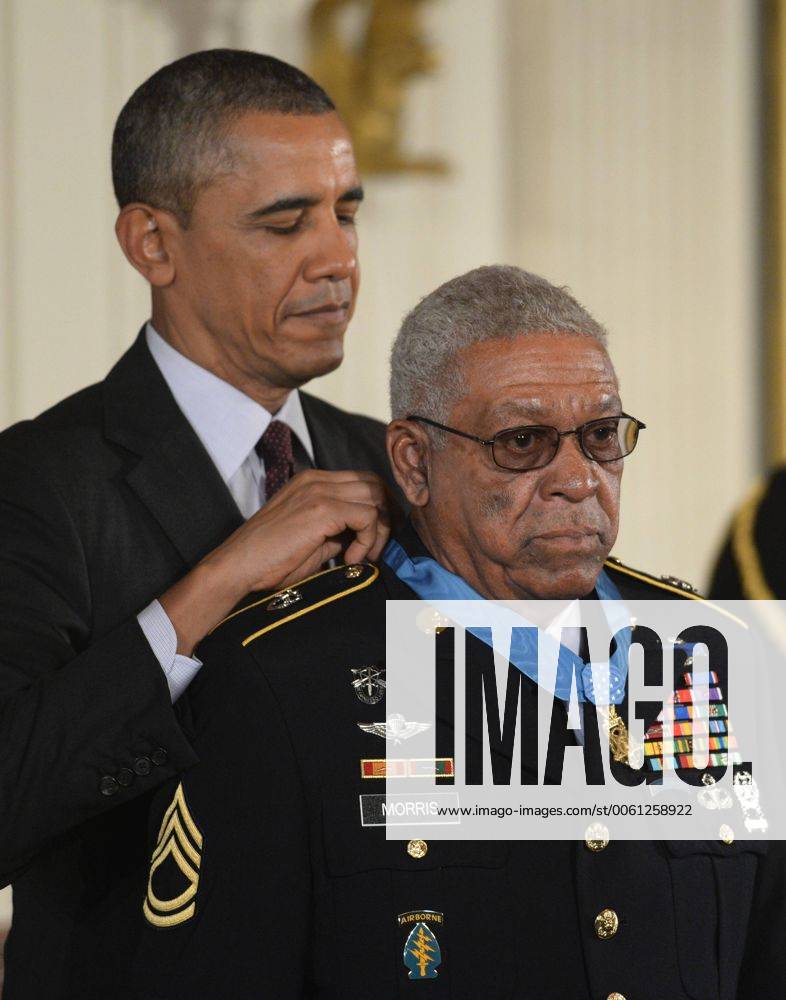 President Barack Obama awards the Medal of Honor to Staff Sergeant ...