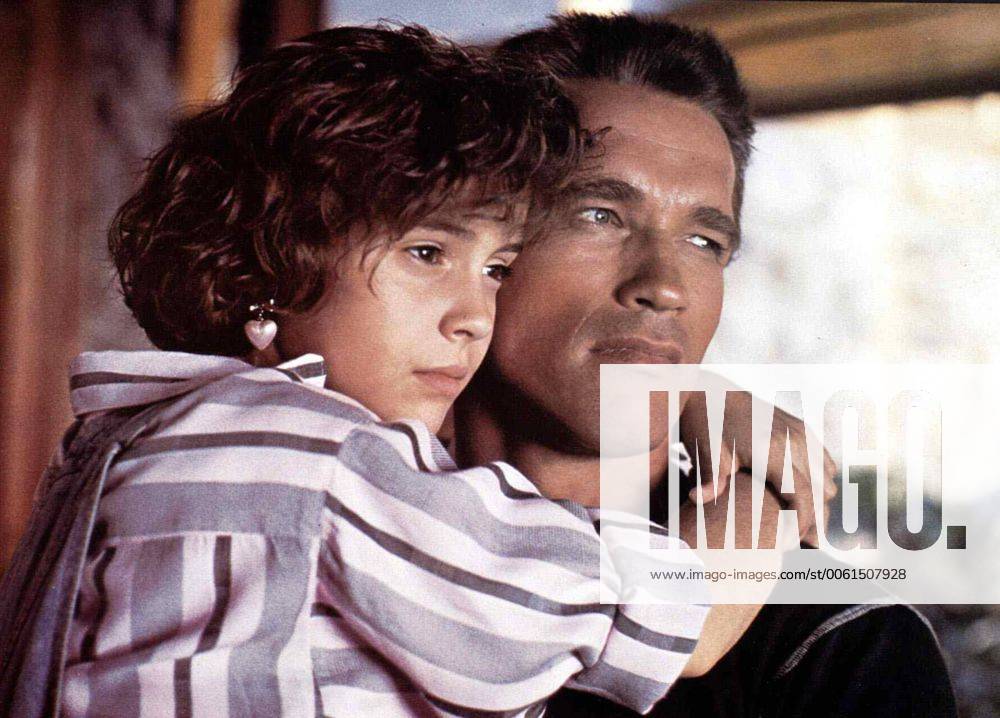 Alyssa Milano, Arnold Schwarzenegger Col. John Matrix (Arnold ...