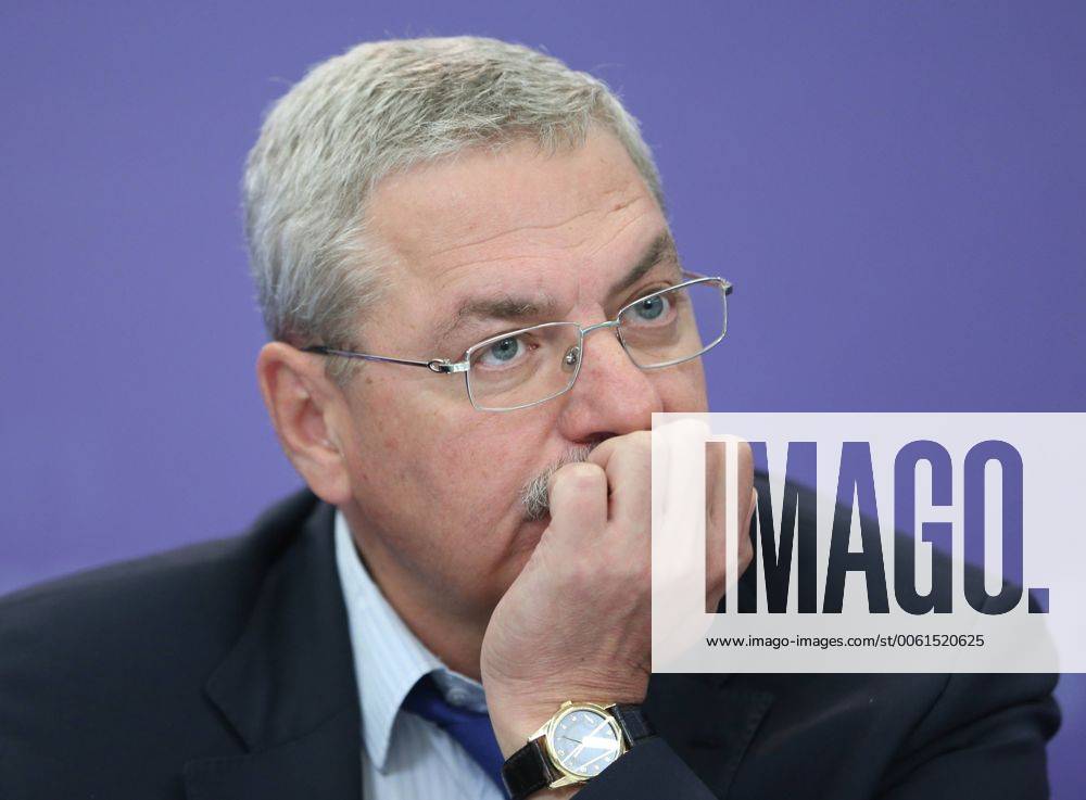 Yanovsky ITAR-TASS: MOSCOW, RUSSIA. Russia s deputy energy minister Anatoly ...