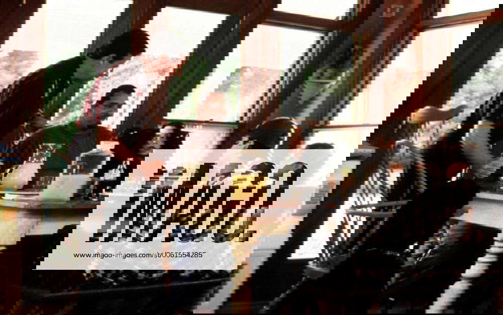 Gary Young (Phil Hartman), Kevin Franklin (Sinbad), Brooke (Kim Murphy