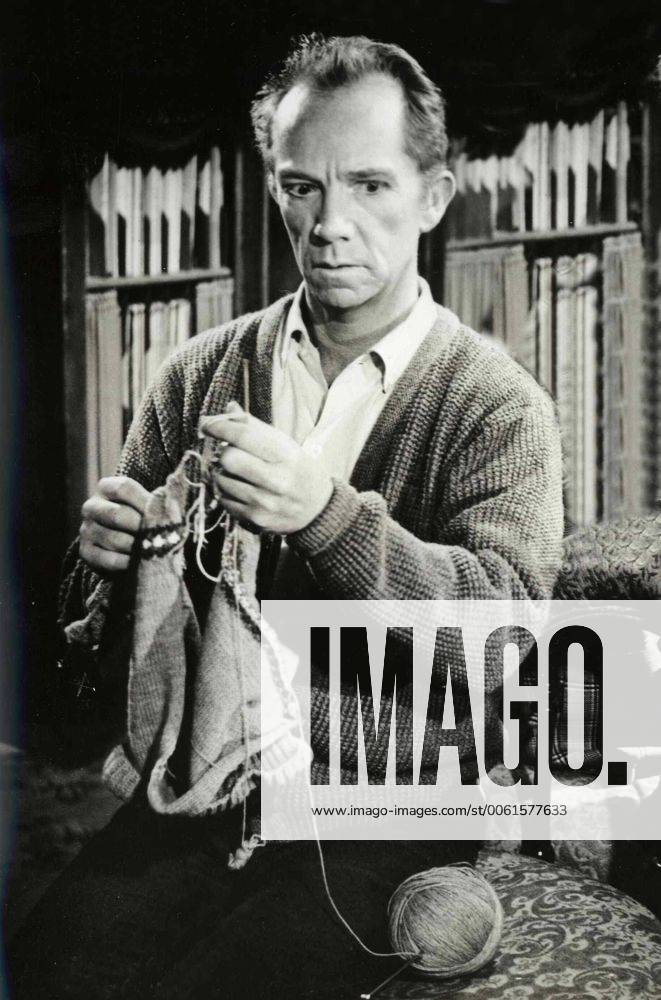 Ray Walston Orville J. Spooner (Ray Walston) strickt