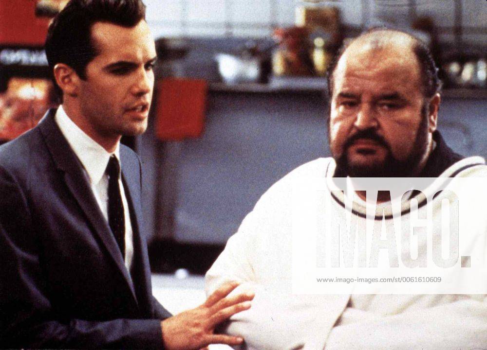 Billy Zane, Dom DeLuise Der junge, unerfahrene FBI-Agent Joe Dee Fostar ...