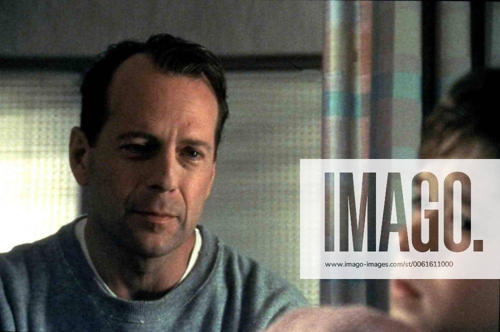 Bruce Willis, Haley Joel Osment Dr. Malcolm Crowe (Bruce Willis