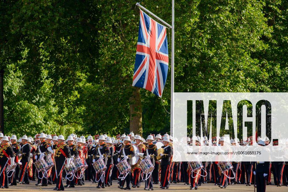 04-06-2014-london-united-kingdom-the-royal-marines-beating-retreat