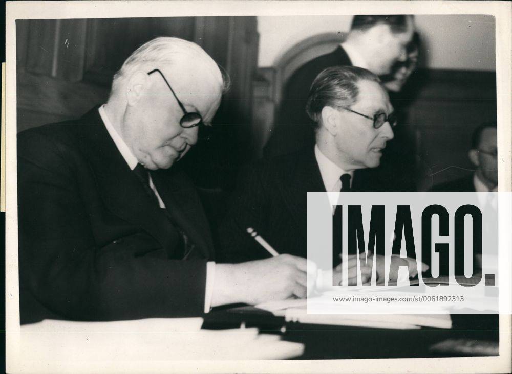 Apr. 04, 1946 Herbert Hoover At London Food Co Mr. Herbert