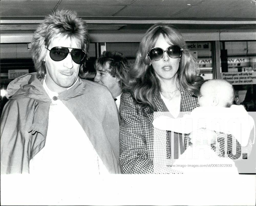 Jan. 01, 1970 - Rod Stewart And Family At Heathrow: Superstar Rod ...