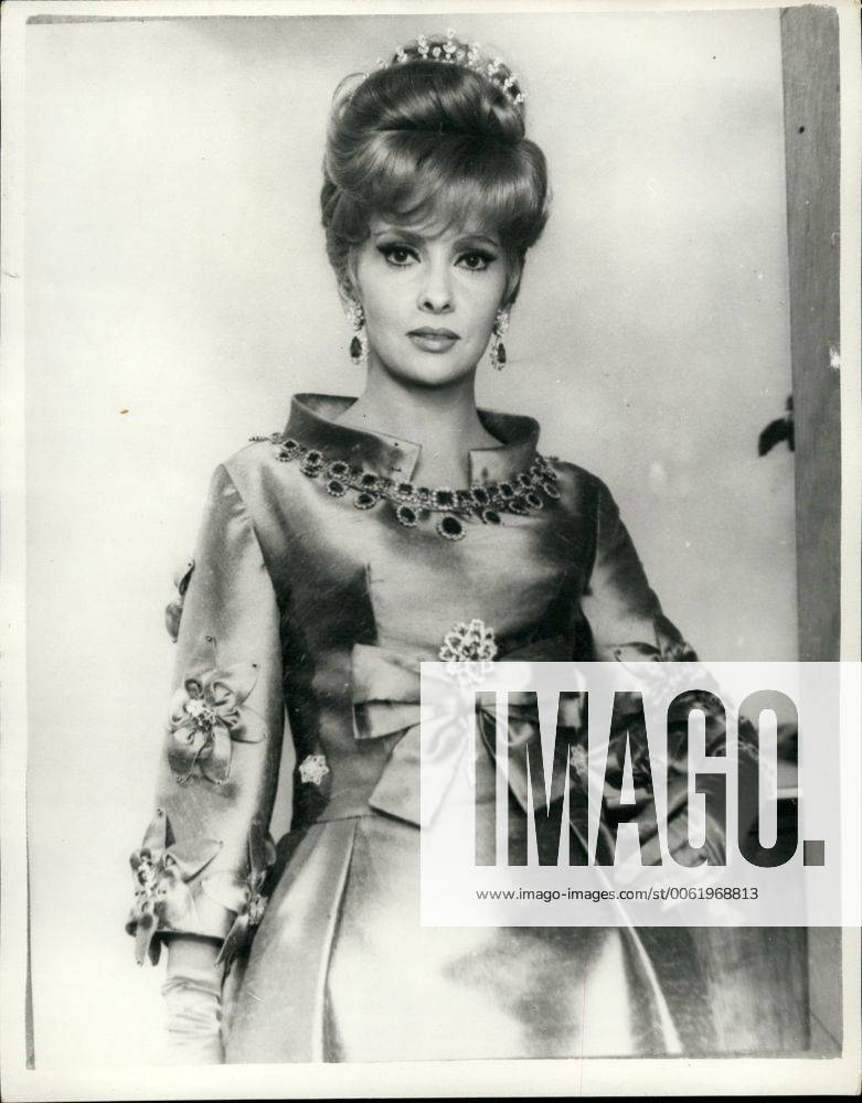 Jul 07 1965 GIna In Her 700 000 Dress Photo Shows Famous Film jul-07-1965-gina-in-her-700-000-dress-photo-shows-famous-film