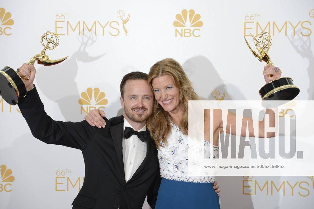 Aaron Paul and Anna Gunn hold their Emmys for Breaking Bad at the ...