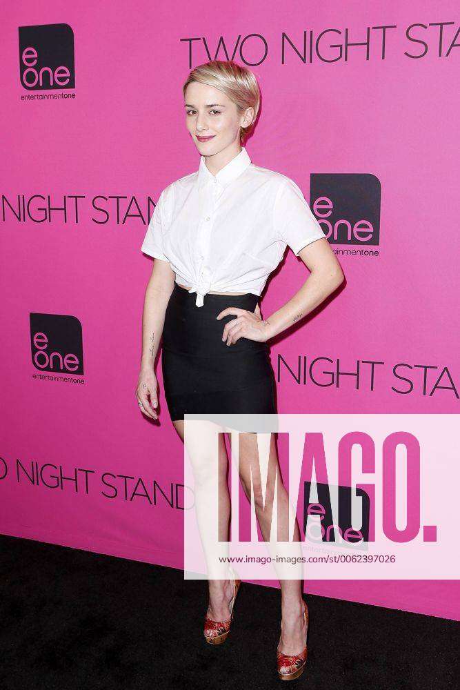 Addison Timlin CELEBRITES : Premiere de Two Night Stand - Hollywood ...