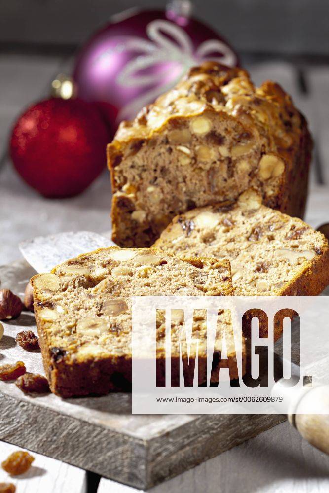 Christmas pastry, Fruit cake with nuts