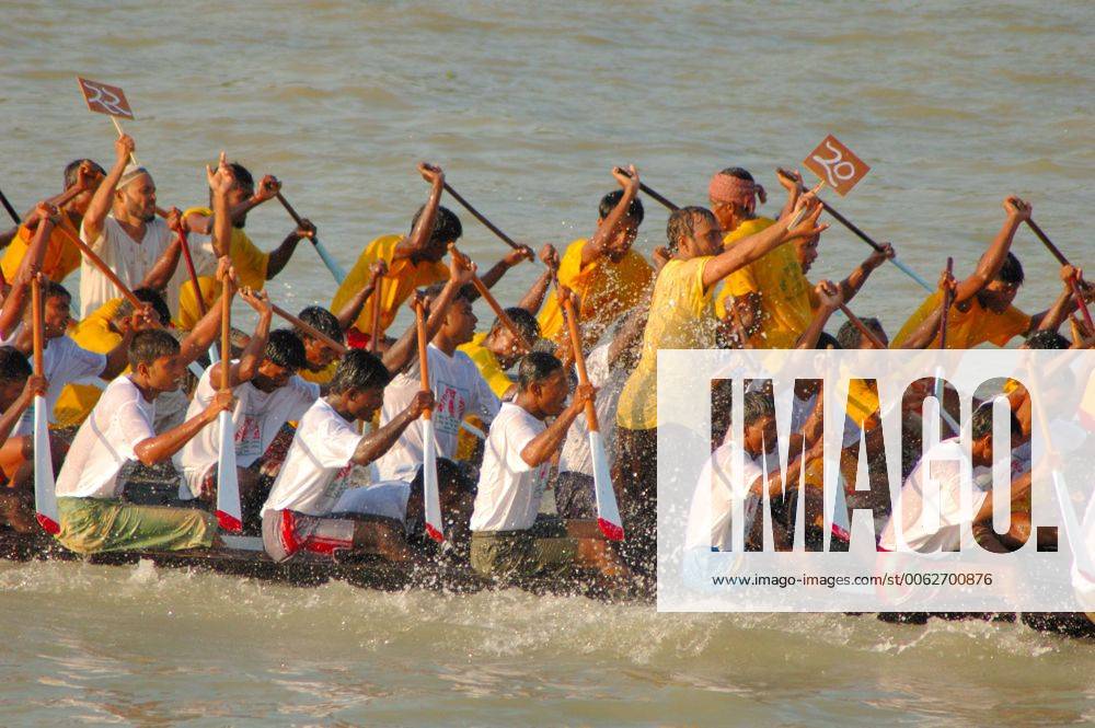 A traditional boat race in the Buriganga river. Basila, Dhaka, Bangladesh