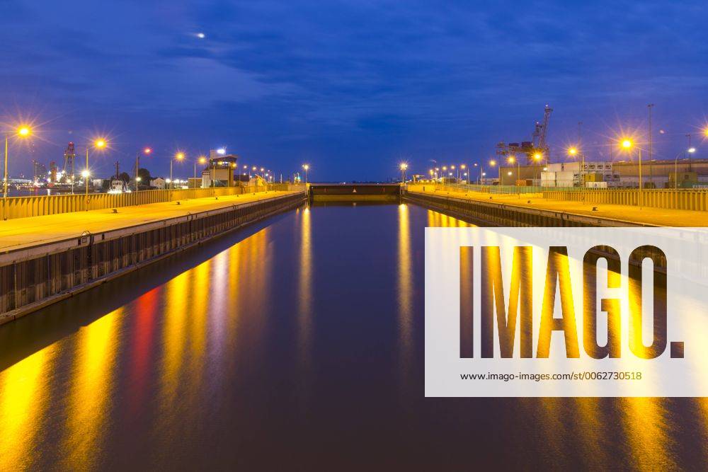 Germany, Bremerhaven, Closed lock in the evening