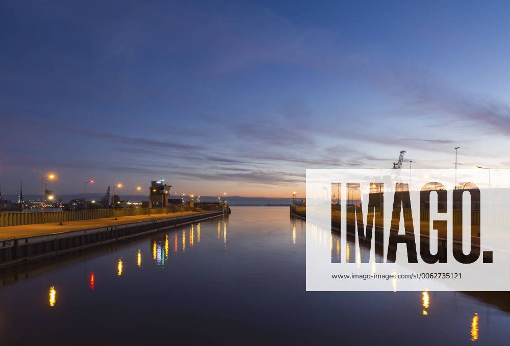 Germany, Bremerhaven, Open lock in the evening