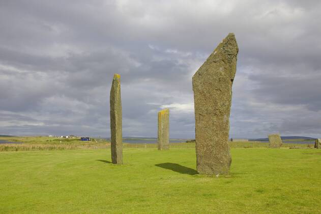 Stones of Stenness, Steinkreis aus dem Neolithikum im Morgenlicht ...