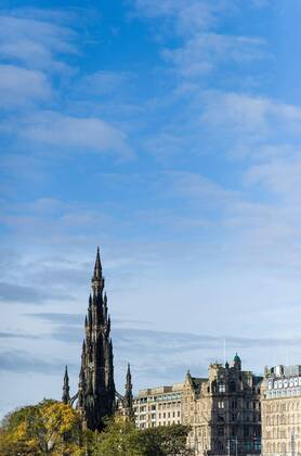 Scott Rathaus THEMENBILD - Denkmal für Sir Walter Scott - Ein schottischer Dichter ...