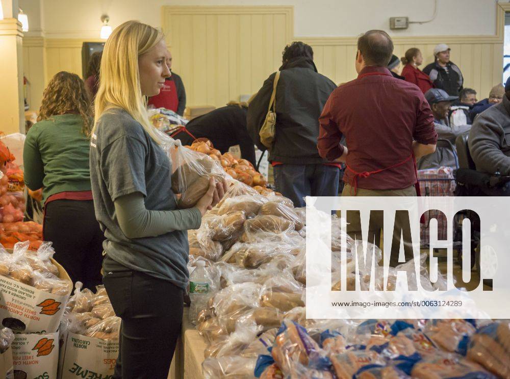 Catholic Charities Thanksgiving Food Distribution In New York ...