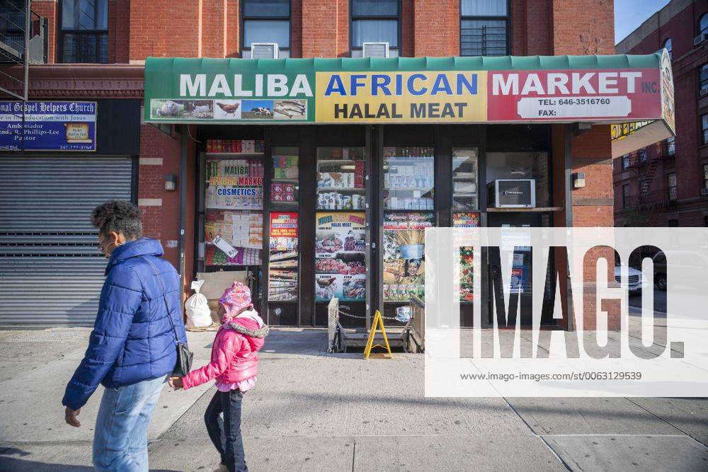 African market in Harlem Maliba African Market in Harlem in New York on ...