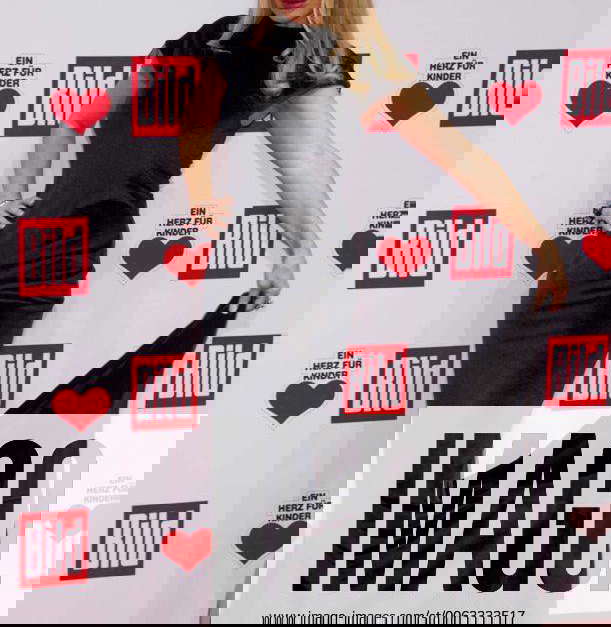 Xenia SEEBERG, Schauspielerin, Roter Teppich, Red Carpet Show, Ein Herz