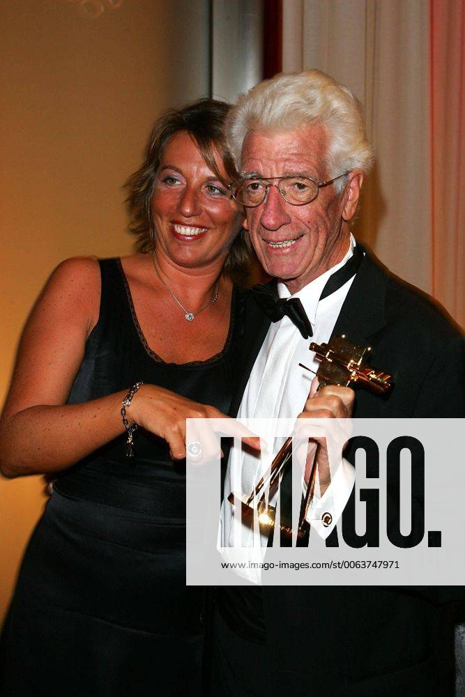 GOLDENE KAMERA Party - Berlin Rudi Carrell, Preistraeger mit Frau ...