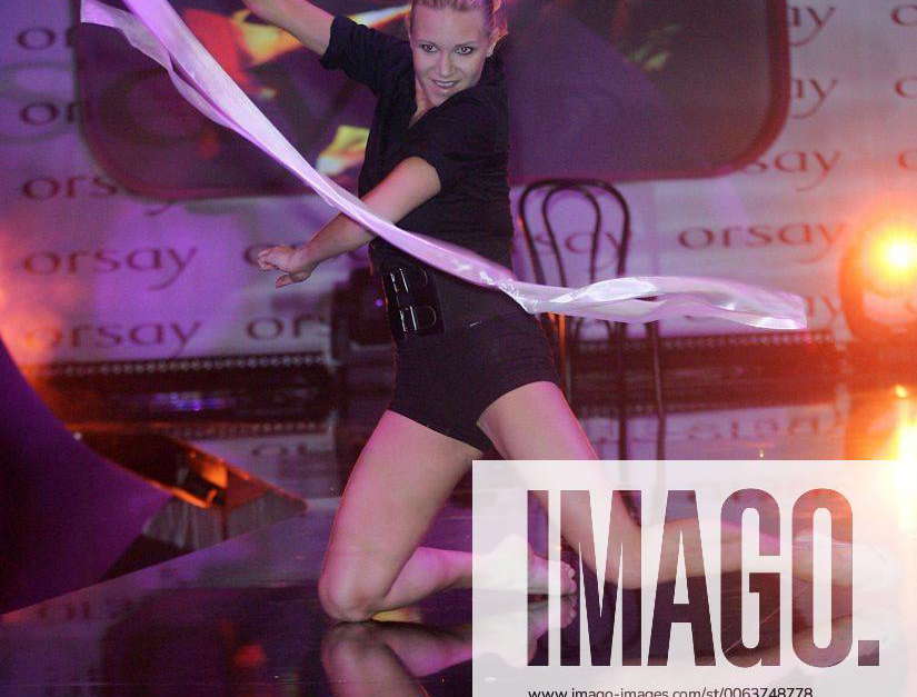 orsay-feminine-style-night-berlin-magdalena-brzeska-beim-liveauftritt