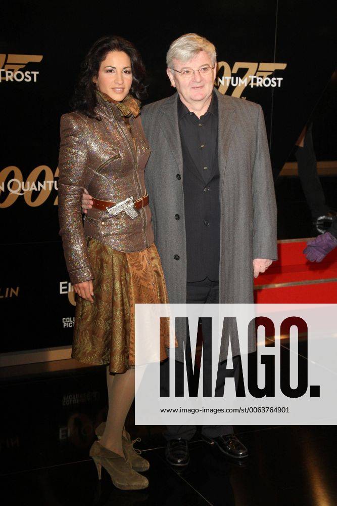 James Bond Quantum Of Solace Premiere Berlin Minu Barati And Joschka Fischer Attending Premiere 0102