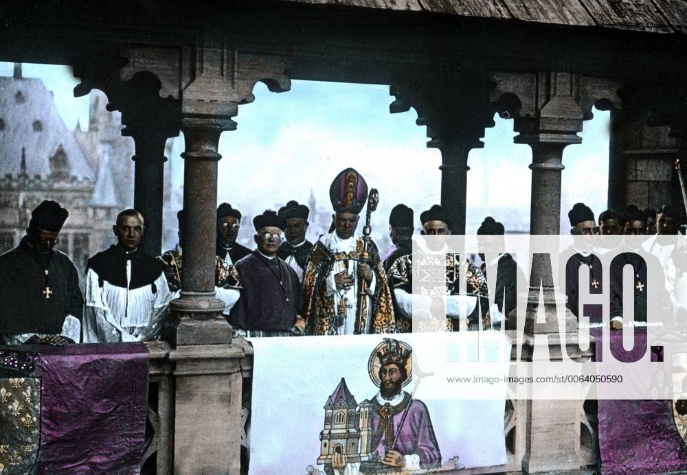 Lourdes Auslegen Der T cher Bei Der Aachener Heiligtumsfahrt 1930 