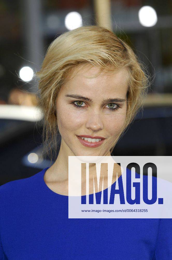 Isabel Lucas THE WATER DIVINER FILM PREMIERE Hollywood xUK Patrick Rideaux