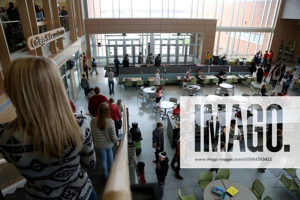 April 21, 2015 - Alexandria, MN, U.S. - Students Head To The Next Class ...