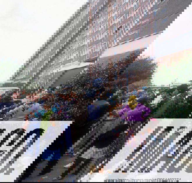 Reportage Ausschreitungen Rostock Lichtenhagen 1992, zahlreiche