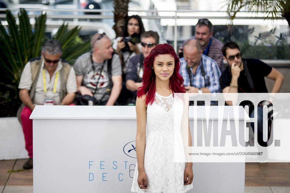 Cannes 2015 - The Chosen Ones Photocall Leidi Gutierrez posing at