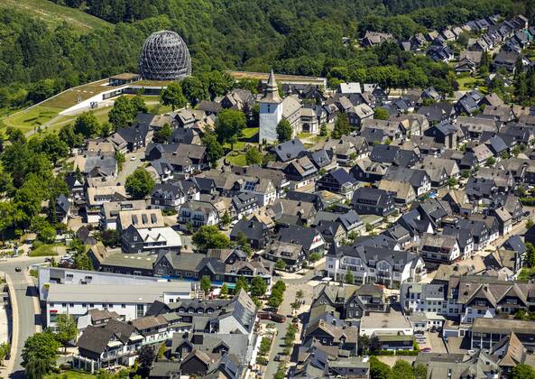 REISE Luftaufnahmen Winterberg Blick auf Winterberg vom Osten mitdem