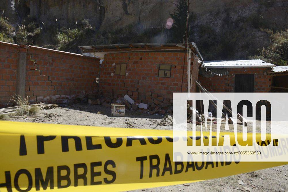 (150806) -- LA PAZ, - Photo taken on Aug. 5, 2015 shows a house damaged ...