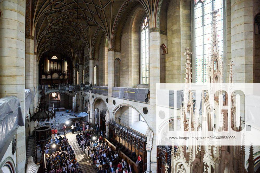 Mit einem Gottesdienst in der Schlosskirche in Wittenberg (Sachsen