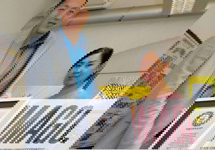 (150910) Sept. 10, 2015 China s Sun Mingming and his wife Xu Yan