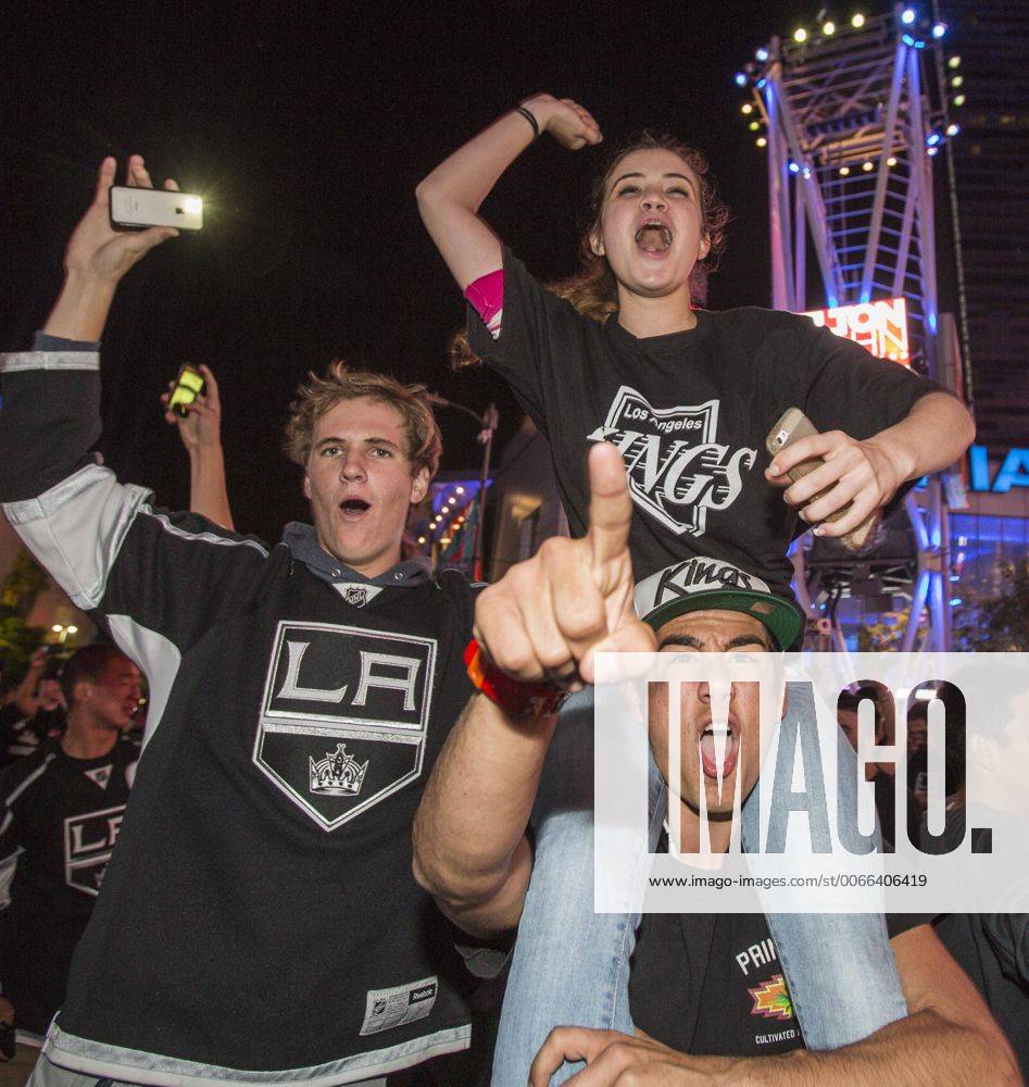 June 13, 2014 - Los Angeles, California, U.S - Los Angeles Kings fans ...