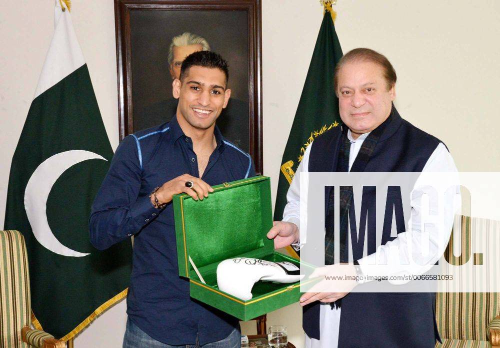 Dec. 30, 2014 Pakistan ISLAMABAD, PAKISAN, DEC 30 Boxer Mr. Amir Khan presenting boxing gloves
