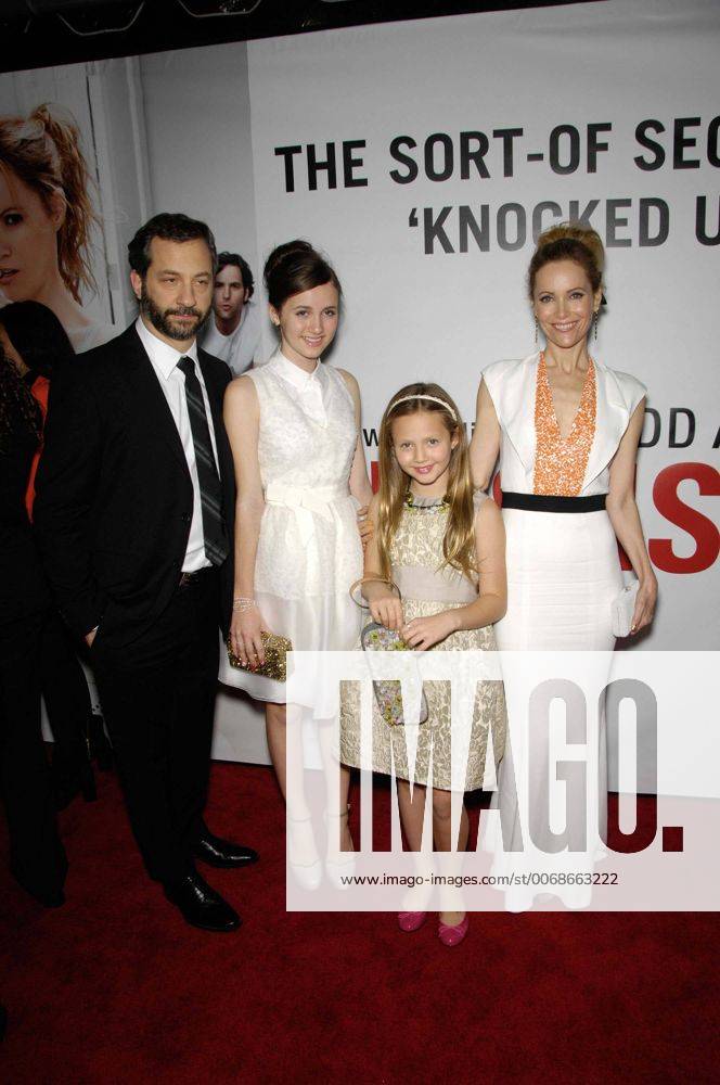 Judd Apatow, Maude Apatow, Iris Apatow And Leslie Mann At The Los Angeles  Premiere Of 'This Is 40' Held At The Grauman's Chinese Theatre In Los  Angeles, USA On December 12, 2012.