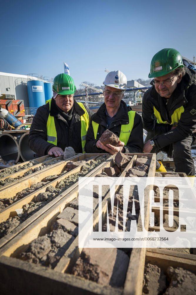 Hauptbahnhof Stuttgart, S21 Baustelle. Uebergabe der Bohrkerne von DB Projekt StuttgartUlm GmbH an