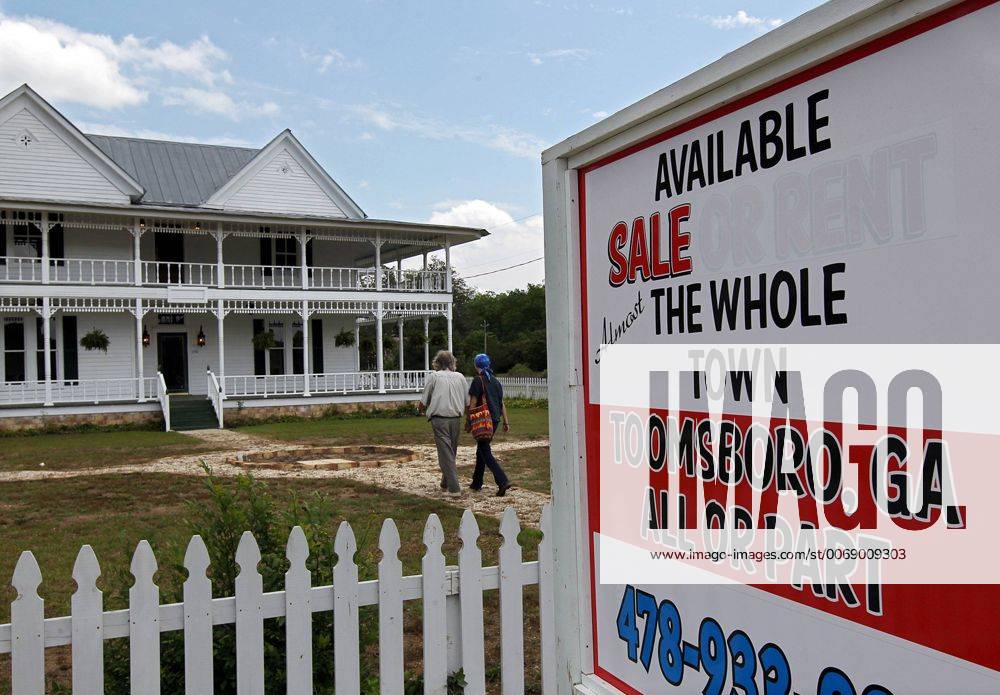 May 9, 2012 Toomsboro, GA, USA Bill Lucado Jr. and Debbie Gadd walk