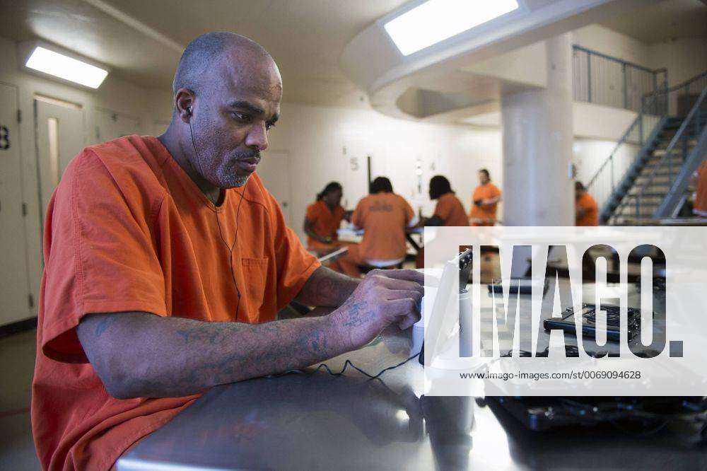 Jan. 14, 2016 - Sacramento, CA, USA - Inmate John Thomas, 47,, uses the ...