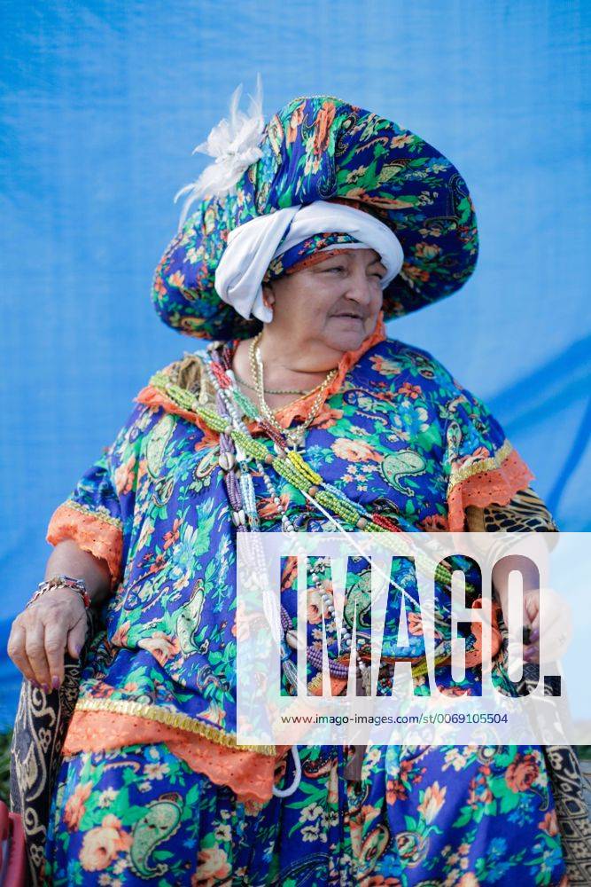 Feb. 2, 2016 - Brasilia, Brasil - An Afro-Brazilian woman dressed in traditional  costume to honor