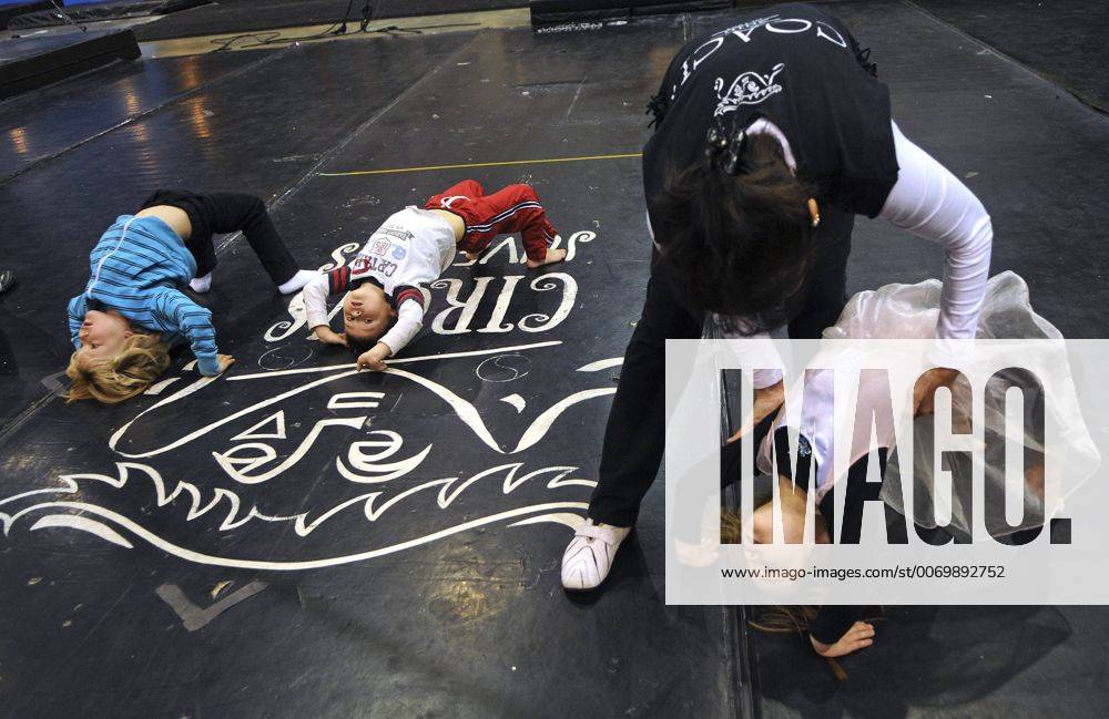 Nov. 16, 2011 - St Paul, Mn, U.S. - Chim Gee a circus coach helps Sage ...