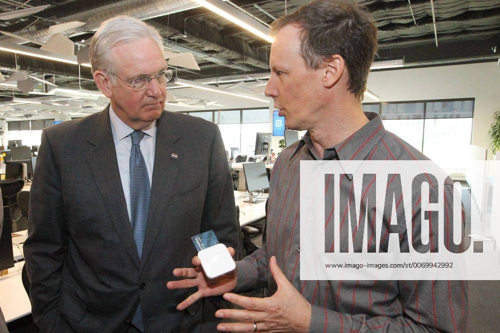 Jim McKelvey, co-founder of Square (R) shows Missouri Governor Jay ...