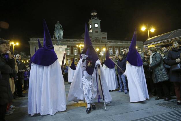 Heilige Woche - Christliche Prozession in Madrid Spain: Holy procession ...