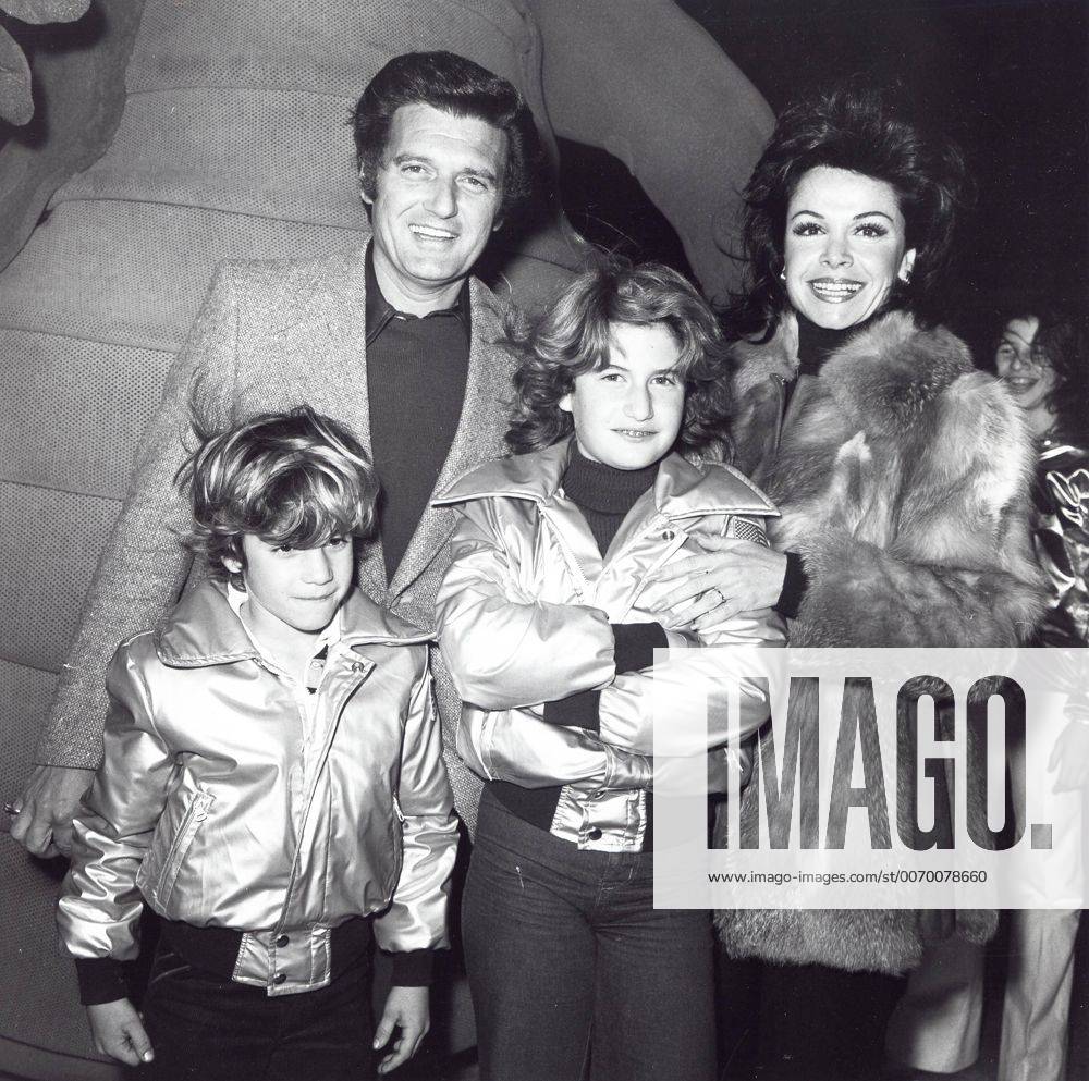 Sept. 20, 2011 - ANNETTE FUNICELLO with Jack Gilardi and their children ...