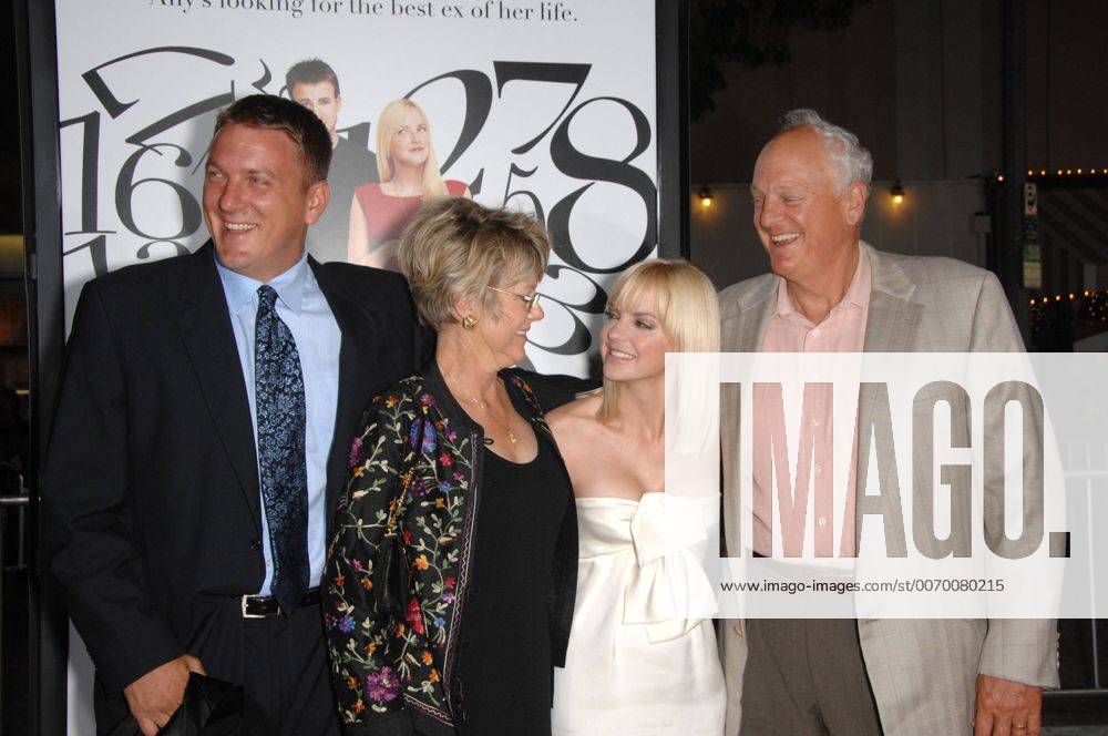 Sept. 20, 2011 - Hollywood, California, U.S. - Bob Faris, Karen Faris ...