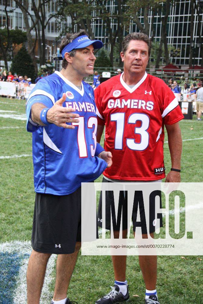 July 28, 2011 - New York, New York, U.S. - DAN MARINO,KURT WARNER.at Madden  NFL 12