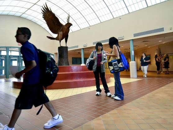 Eagles Spring Ridge Middle Aug. 10, 2011 - Rio Rancho, U.S. - Students enter Eagle Ridge Middle ...
