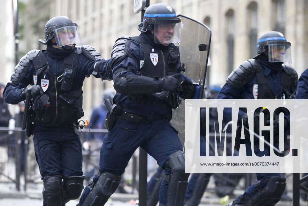 Ausschreitungen Bei Protesten In Paris Manifestation Loi Travail Paris ...